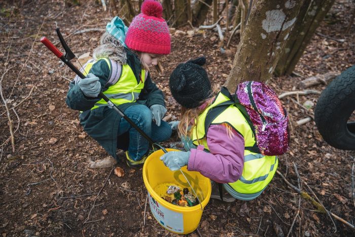 „Waldputzete“ im Hochschwarzwald – 1.500 Freiwillige setzen sich für saubere Landschaft ein