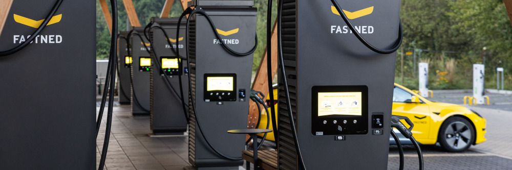 mit 22 Ladepunkten nun Fastneds größte Ladestation in Europa