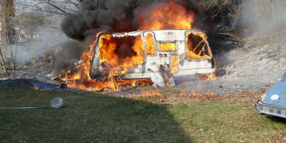 Wohnwagen im Vollbrand