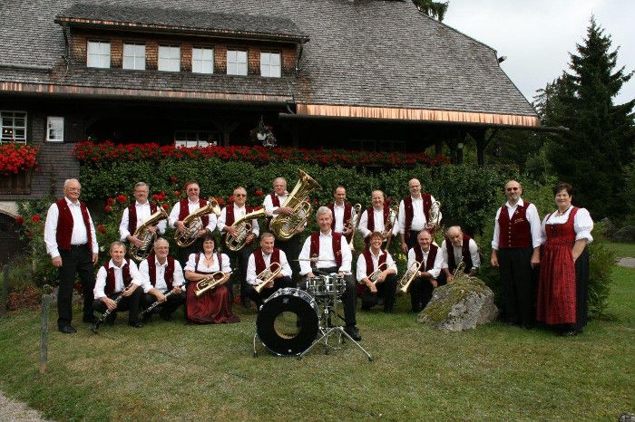 „Aubachtal Musikanten" gastieren vor dem „Hüsli“