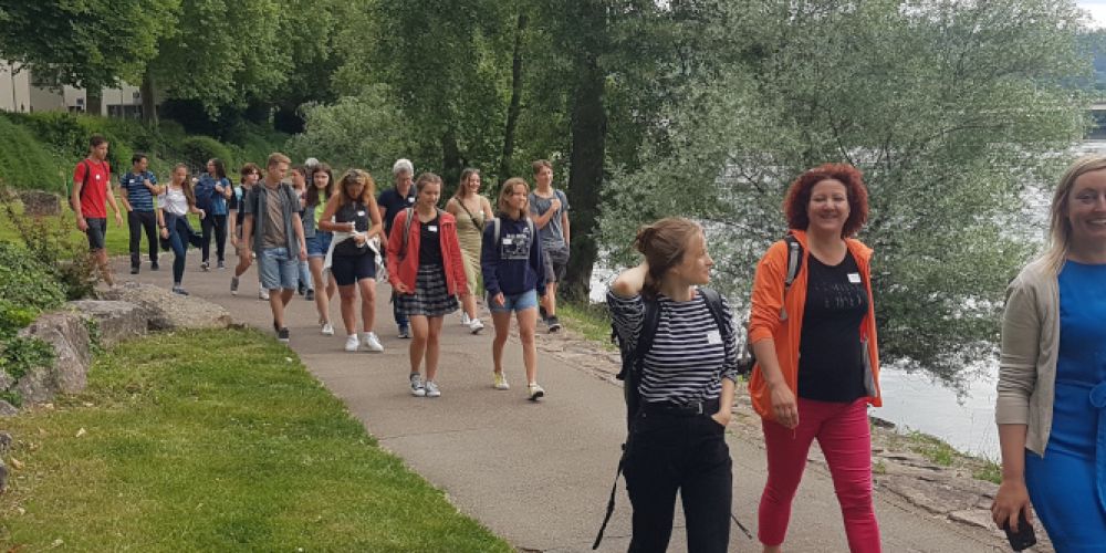 Jugendliche coachen Führungskräfte aus Politik und Verwaltung