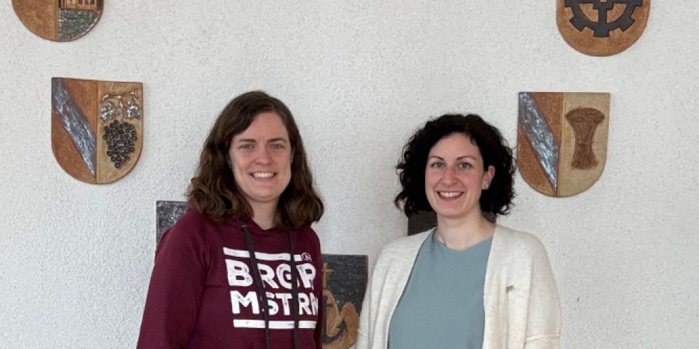 Sarah Hagmann im Gespräch mit Bürgermeisterin Holzmüller in Efringen-Kirchen