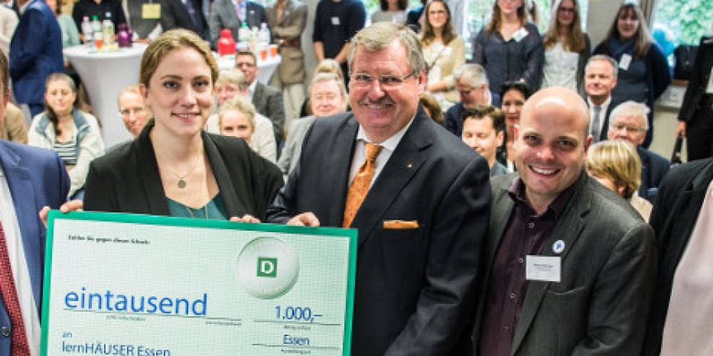 Minister Dr. Joachim Stamp zeichnet Landessieger DEICHMANN-Förderpreis