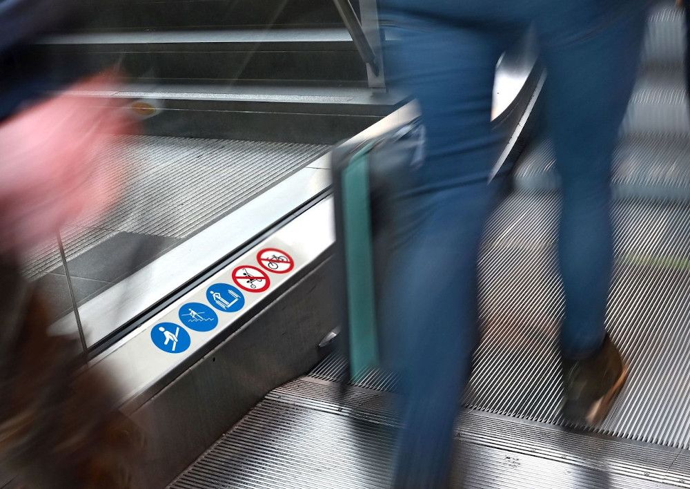 Rolltreppe – große Gefahr für kleine Kinder