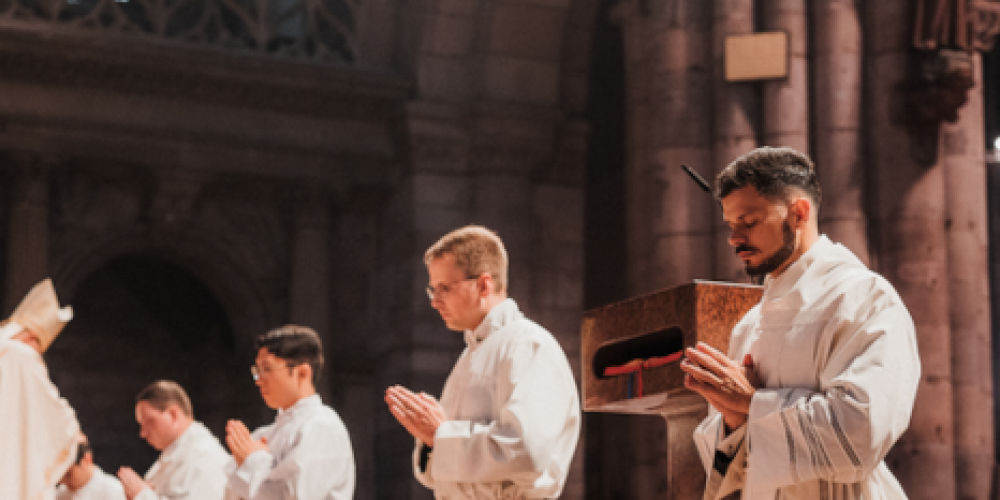 Erzbischof Burger weiht fünf Männer zu Diakonen