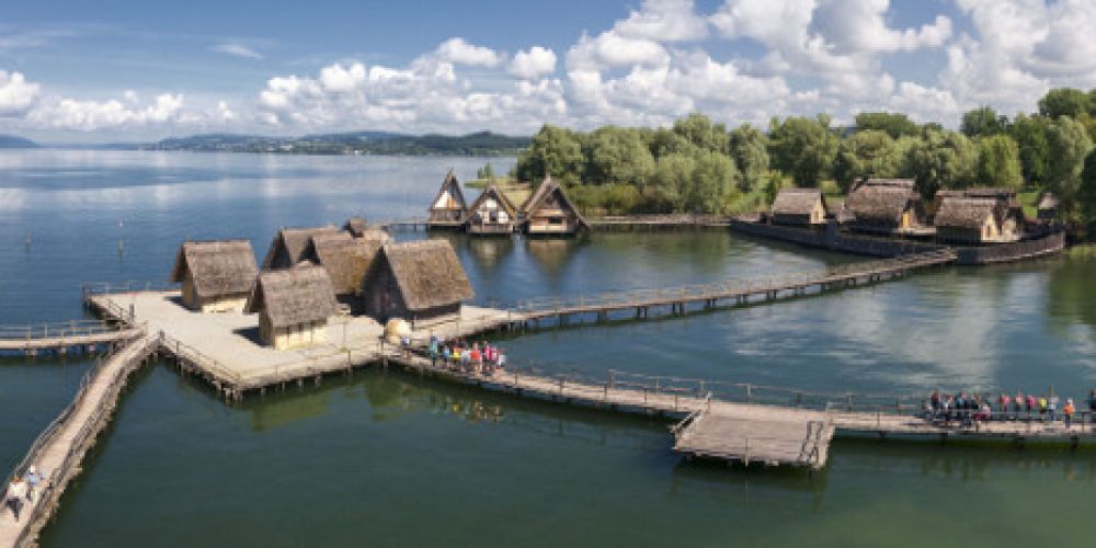 Pfahlbauten Unteruhldingen am Bodensee starten in die neue Saison