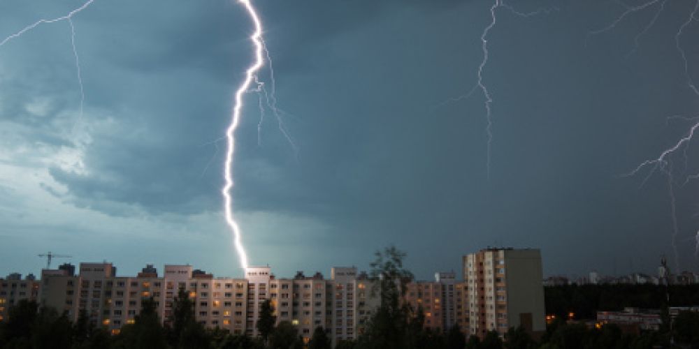 Sommergewitter -  wie kommt’s und wer haftet bei Schäden?