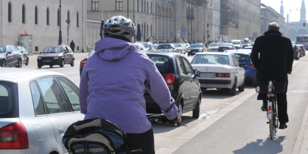 Aktueller Tipp: Holländischer Griff – wie Autofahrer Radler schützen können