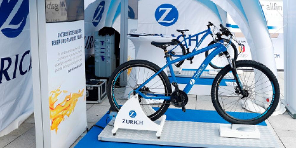 Die Zurich Versicherung mit Spendenfahrrad auf der Internationalen Montgolfiade in Warstein